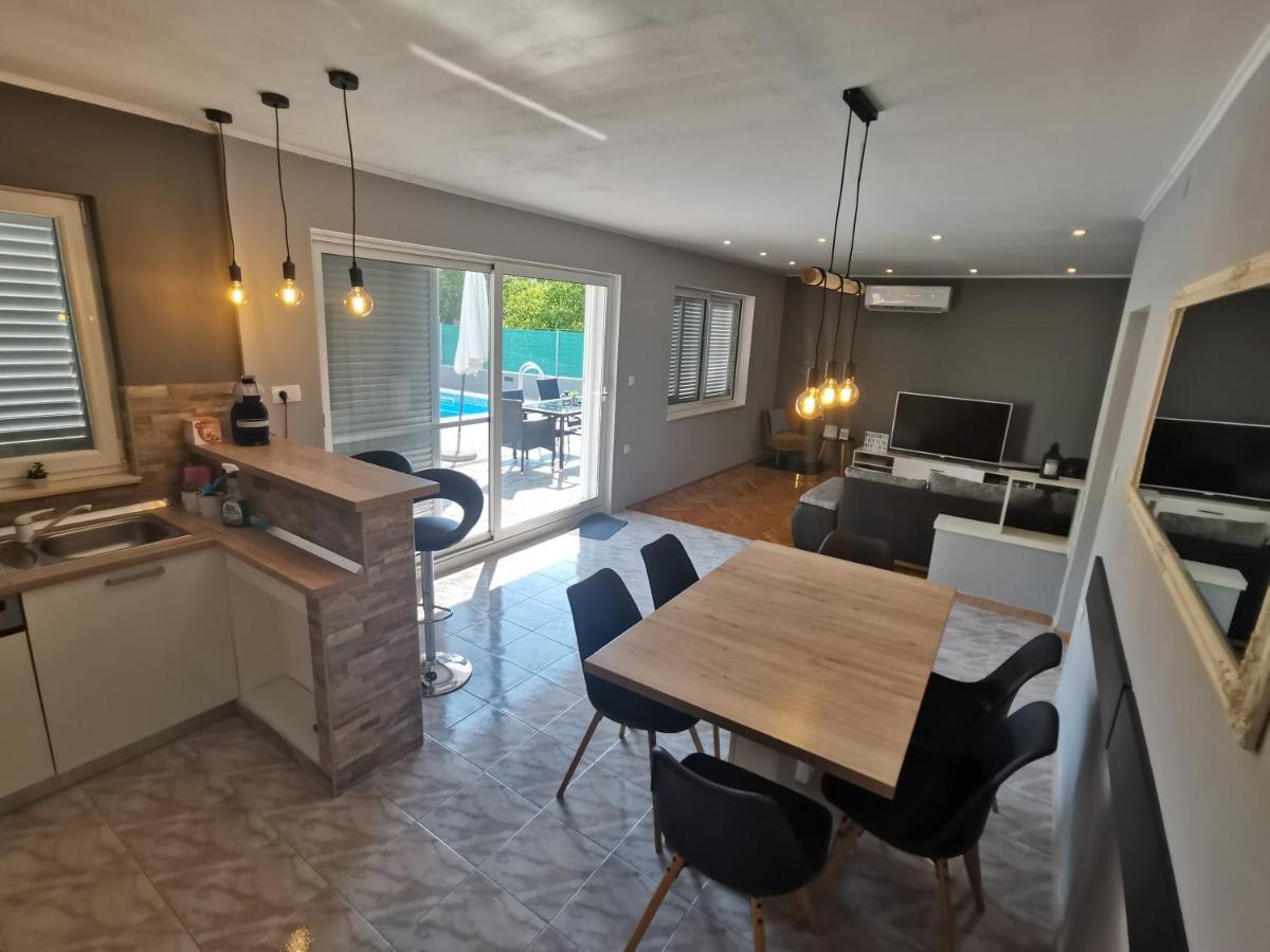 Holiday Home Villa Marija Radosic  Eksteriør billede